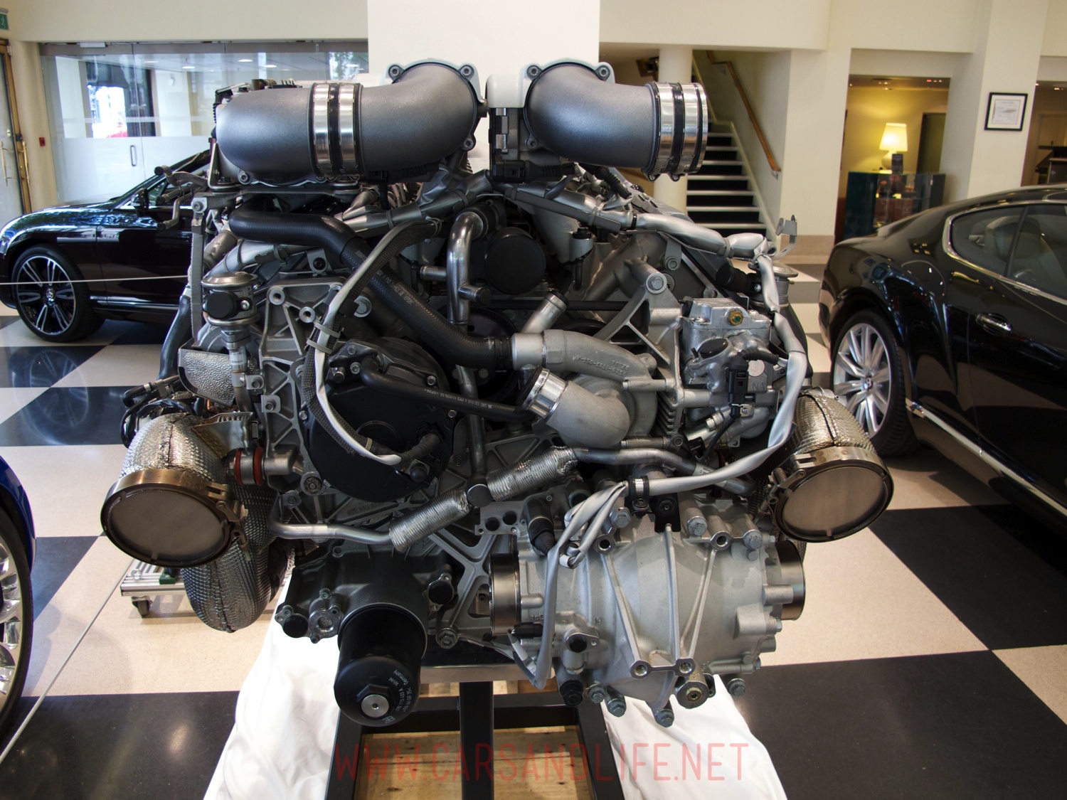 V16 bugatti veyron engine